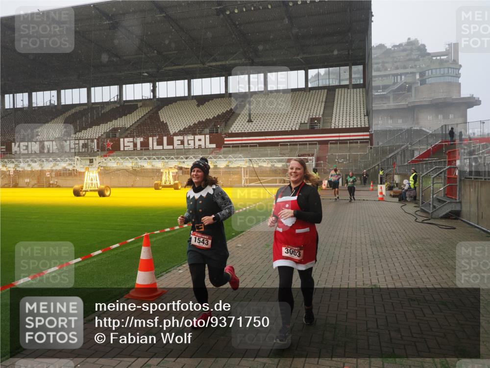 07.12.2025 - St. Pauli X-Mass-Run No. 15 Fabian Wolf http://msf.ph/oto/9371750 07.12.2025 10:07:35 Ziel 256, 265, 272, 517, 657, 685, 716, 767, 1187, 1234, 1447, 1449, 1543, 3003 meine-sportfotos.de