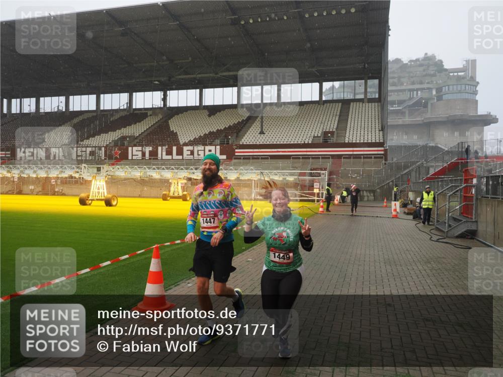 07.12.2025 - St. Pauli X-Mass-Run No. 15 Fabian Wolf http://msf.ph/oto/9371771 07.12.2025 10:07:42 Ziel 1447, 1449, 1543, 1905, 3003 meine-sportfotos.de