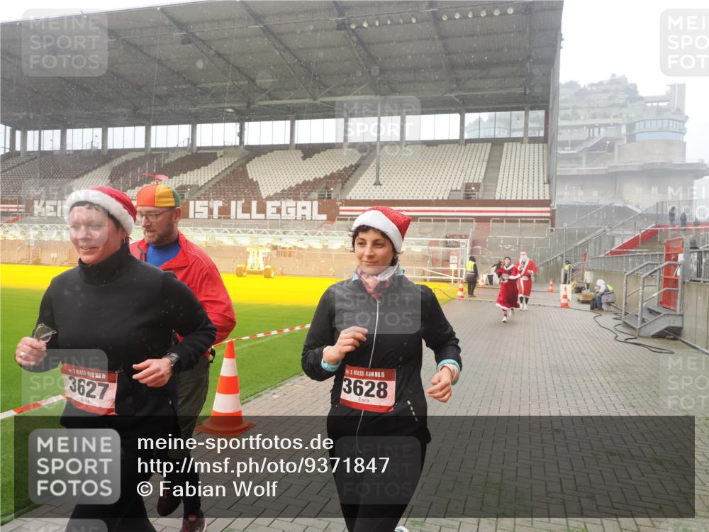 07.12.2025 - St. Pauli X-Mass-Run No. 15 Fabian Wolf http://msf.ph/oto/9371847 07.12.2025 10:08:07 Ziel 2691, 2692, 3627, 3628, 4231, 4623, 4624, 4626, 4734, 4737, 4740 meine-sportfotos.de