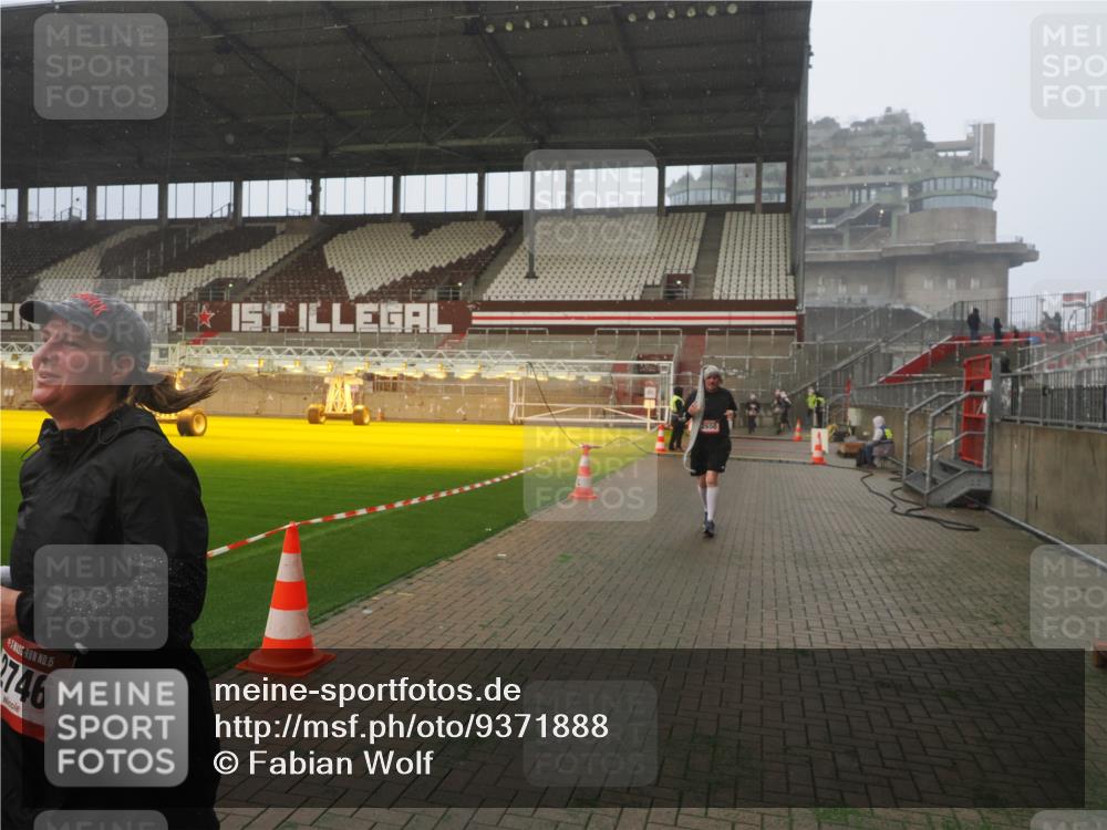 07.12.2025 - St. Pauli X-Mass-Run No. 15 Fabian Wolf http://msf.ph/oto/9371888 07.12.2025 10:08:25 Ziel 2650, 2746 meine-sportfotos.de