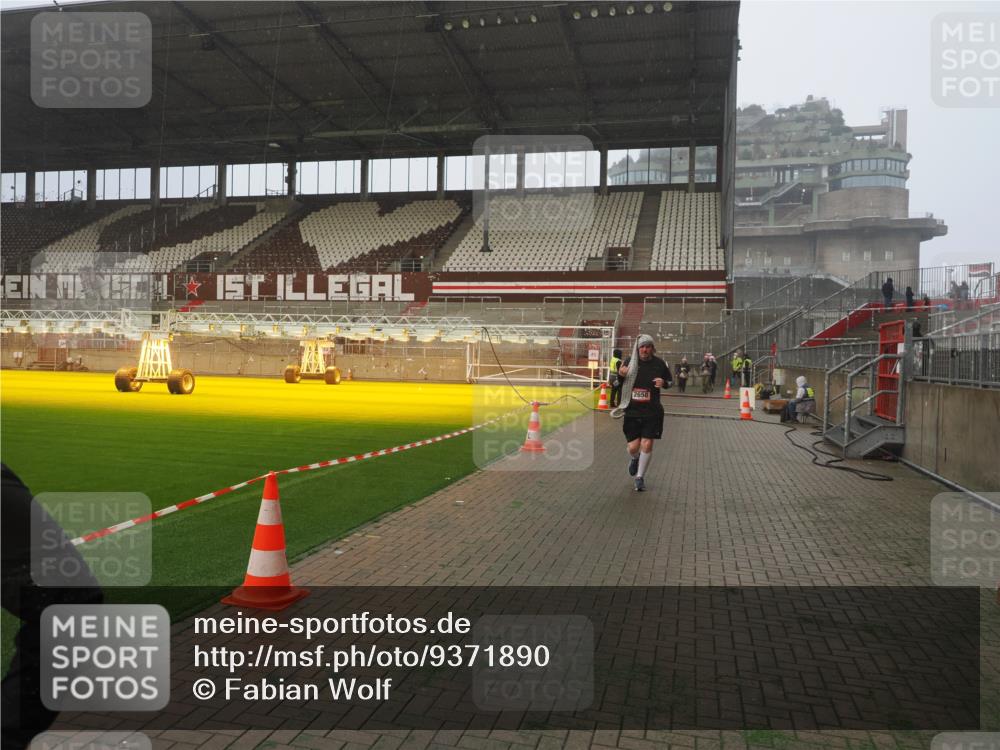 07.12.2025 - St. Pauli X-Mass-Run No. 15 Fabian Wolf http://msf.ph/oto/9371890 07.12.2025 10:08:25 Ziel 2650, 2746 meine-sportfotos.de