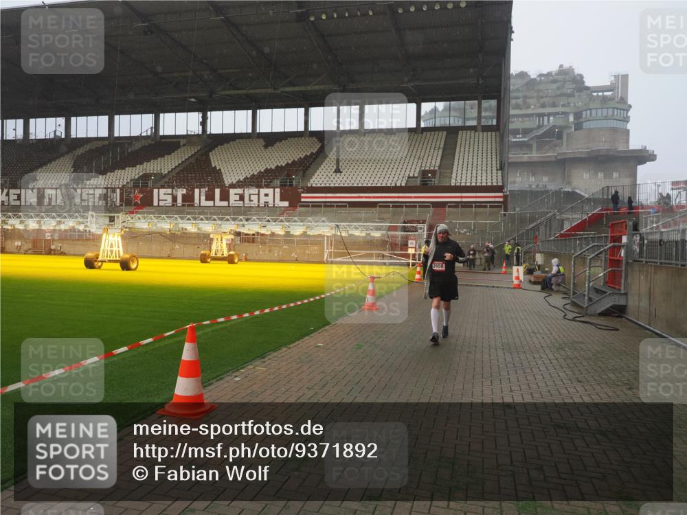 07.12.2025 - St. Pauli X-Mass-Run No. 15 Fabian Wolf http://msf.ph/oto/9371892 07.12.2025 10:08:25 Ziel 2650, 2746 meine-sportfotos.de