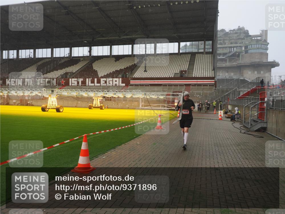 07.12.2025 - St. Pauli X-Mass-Run No. 15 Fabian Wolf http://msf.ph/oto/9371896 07.12.2025 10:08:26 Ziel 2650, 2746 meine-sportfotos.de