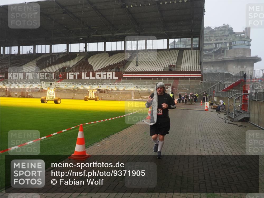 07.12.2025 - St. Pauli X-Mass-Run No. 15 Fabian Wolf http://msf.ph/oto/9371905 07.12.2025 10:08:27 Ziel 2650, 2746 meine-sportfotos.de