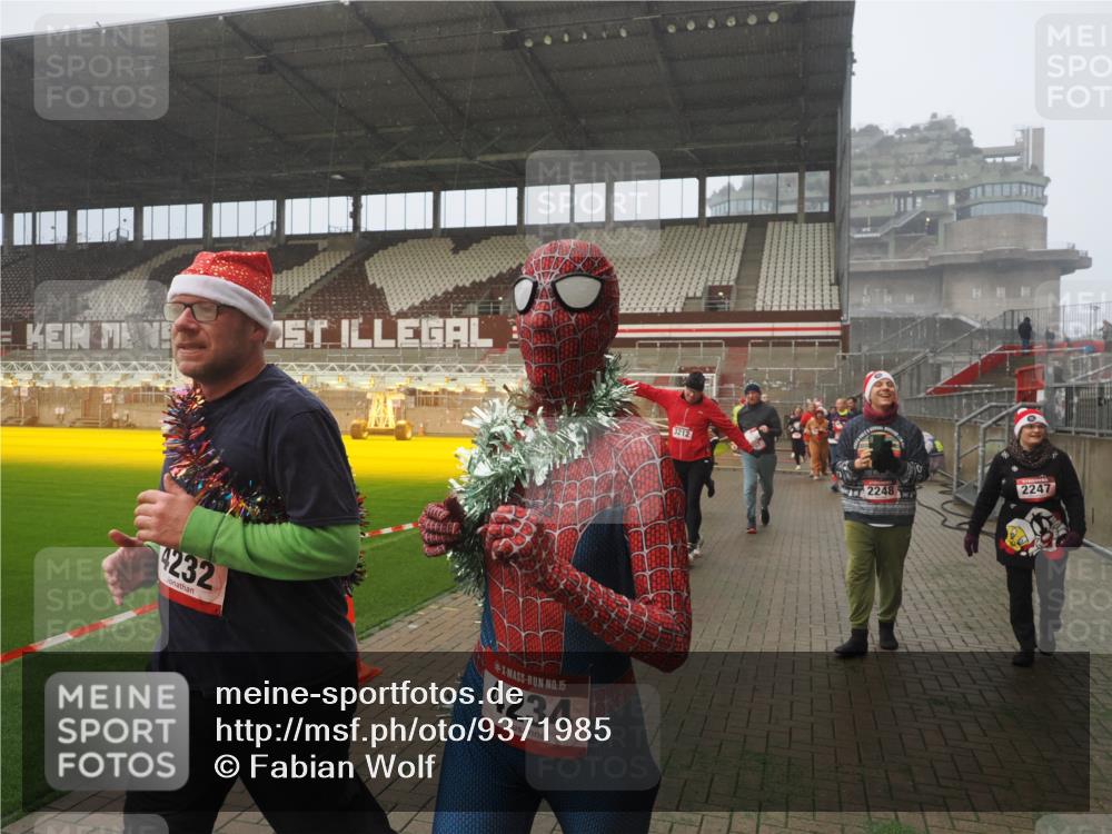 07.12.2025 - St. Pauli X-Mass-Run No. 15 Fabian Wolf http://msf.ph/oto/9371985 07.12.2025 10:08:44 Ziel 390, 707, 789, 947, 1002, 1031, 1176, 2247, 2248, 2521, 3212, 3332, 3335, 3495, 3671, 3759, 4205, 4232, 4234, 4451 meine-sportfotos.de