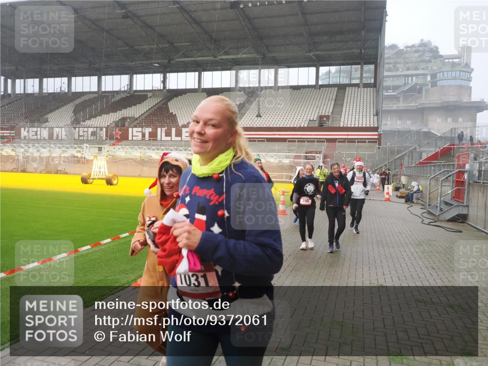 07.12.2025 - St. Pauli X-Mass-Run No. 15 Fabian Wolf http://msf.ph/oto/9372061 07.12.2025 10:08:53 Ziel 19, 390, 707, 786, 789, 947, 1002, 1031, 1176, 1570, 2126, 2521, 3212, 3300, 3332, 3335, 3484, 3671, 3891, 3904, 3907, 4232, 4234, 4451 meine-sportfotos.de