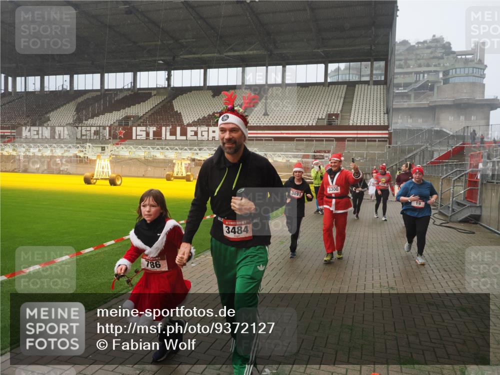 07.12.2025 - St. Pauli X-Mass-Run No. 15 Fabian Wolf http://msf.ph/oto/9372127 07.12.2025 10:09:00 Ziel 19, 390, 786, 789, 947, 1002, 1176, 1461, 1465, 1570, 1575, 1576, 2126, 2521, 3300, 3332, 3335, 3484, 3891, 3904, 3907, 4066, 4067, 4068 meine-sportfotos.de