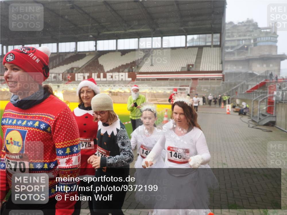 07.12.2025 - St. Pauli X-Mass-Run No. 15 Fabian Wolf http://msf.ph/oto/9372199 07.12.2025 10:09:08 Ziel 19, 786, 1461, 1465, 1570, 1575, 1576, 2126, 3300, 3484, 3891, 4066, 4067, 4068, 4113, 4666 meine-sportfotos.de