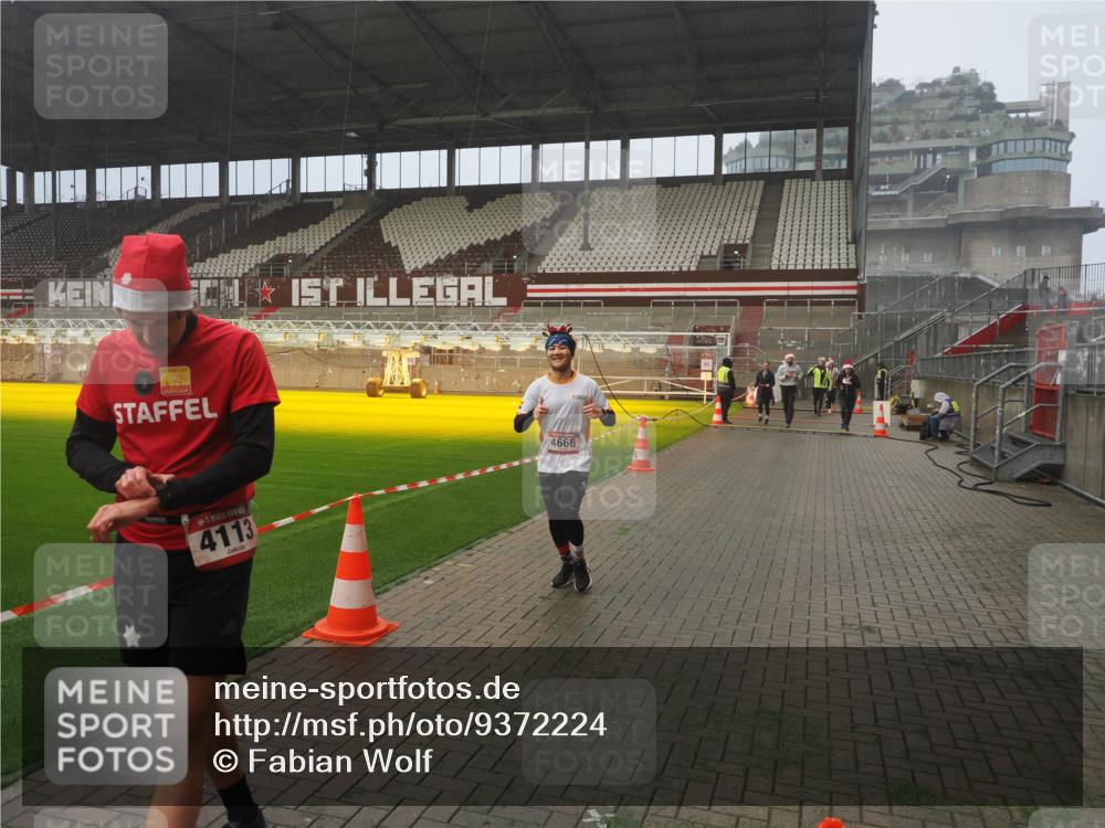 07.12.2025 - St. Pauli X-Mass-Run No. 15 Fabian Wolf http://msf.ph/oto/9372224 07.12.2025 10:09:13 Ziel 881, 896, 960, 1461, 1465, 1570, 1575, 1576, 2126, 4066, 4067, 4068, 4113, 4666 meine-sportfotos.de