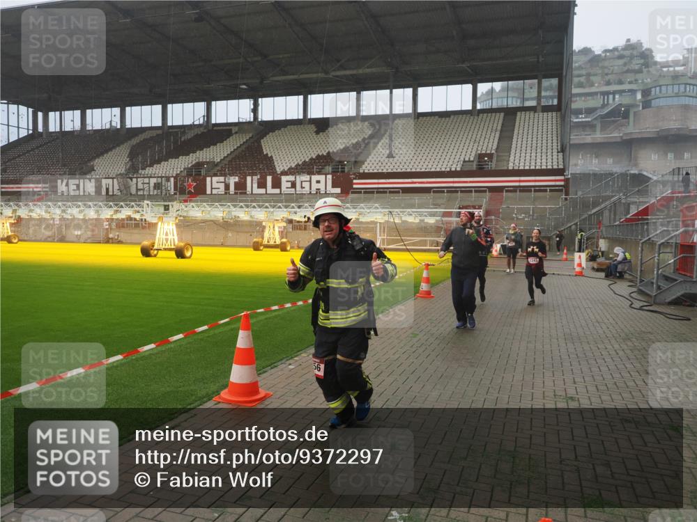 07.12.2025 - St. Pauli X-Mass-Run No. 15 Fabian Wolf http://msf.ph/oto/9372297 07.12.2025 10:09:27 Ziel 800, 881, 896, 899, 960, 1243, 1248, 1718, 3493, 3756 meine-sportfotos.de
