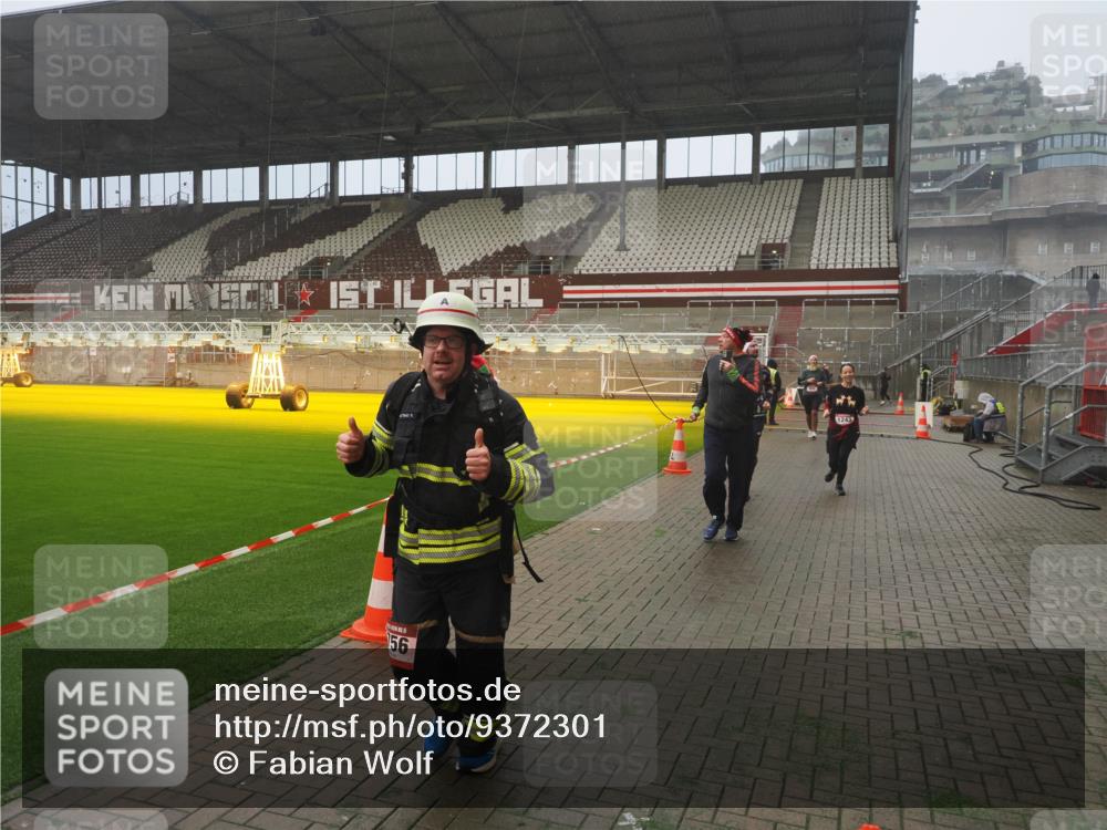 07.12.2025 - St. Pauli X-Mass-Run No. 15 Fabian Wolf http://msf.ph/oto/9372301 07.12.2025 10:09:27 Ziel 800, 881, 896, 899, 960, 1243, 1248, 1718, 3493, 3756 meine-sportfotos.de