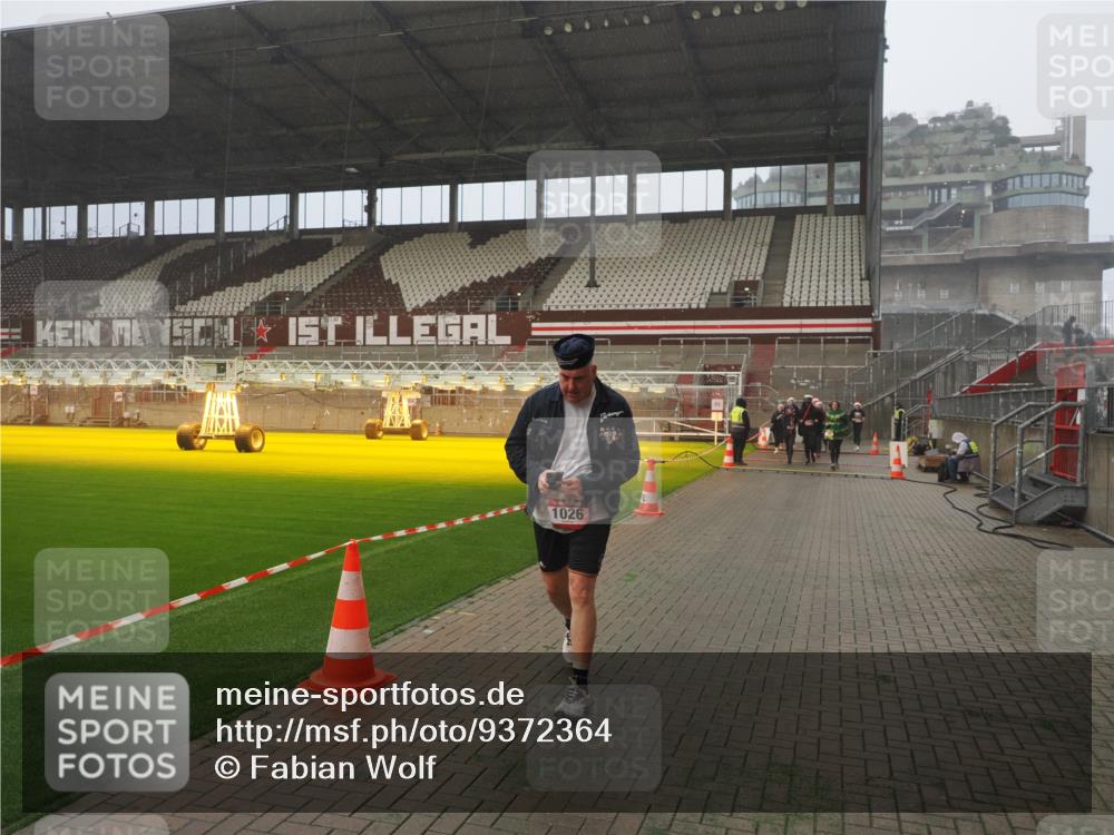 07.12.2025 - St. Pauli X-Mass-Run No. 15 Fabian Wolf http://msf.ph/oto/9372364 07.12.2025 10:09:50 Ziel 989, 1026, 1172, 1191, 1256, 1257, 1678 meine-sportfotos.de