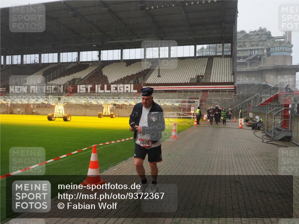 07.12.2025 - St. Pauli X-Mass-Run No. 15 Fabian Wolf http://msf.ph/oto/9372367 07.12.2025 10:09:50 Ziel 989, 1026, 1172, 1191, 1256, 1257, 1678 meine-sportfotos.de