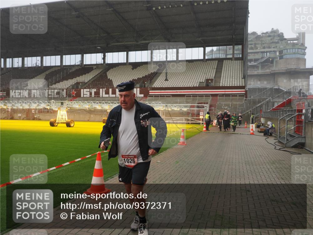 07.12.2025 - St. Pauli X-Mass-Run No. 15 Fabian Wolf http://msf.ph/oto/9372371 07.12.2025 10:09:50 Ziel 989, 1026, 1172, 1191, 1256, 1257, 1678 meine-sportfotos.de