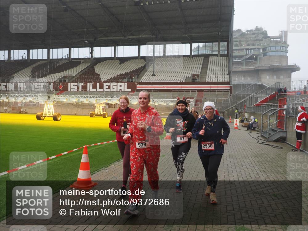 07.12.2025 - St. Pauli X-Mass-Run No. 15 Fabian Wolf http://msf.ph/oto/9372686 07.12.2025 10:11:00 Ziel 57, 979, 983, 1148, 1149, 1150, 1426, 1929, 1935, 2530 meine-sportfotos.de
