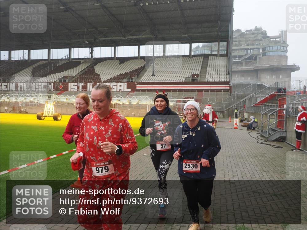 07.12.2025 - St. Pauli X-Mass-Run No. 15 Fabian Wolf http://msf.ph/oto/9372693 07.12.2025 10:11:00 Ziel 57, 979, 983, 1148, 1149, 1150, 1426, 1929, 1935, 2530 meine-sportfotos.de