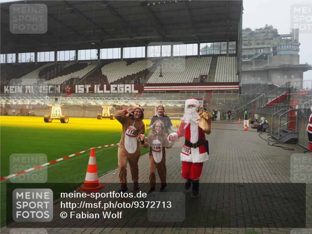 07.12.2025 - St. Pauli X-Mass-Run No. 15 Fabian Wolf http://msf.ph/oto/9372713 07.12.2025 10:11:04 Ziel 57, 979, 983, 1148, 1149, 1150, 1426, 1929, 1935, 2530 meine-sportfotos.de