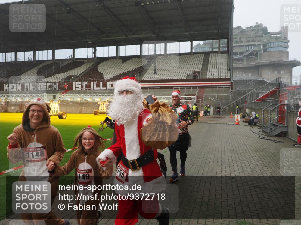 07.12.2025 - St. Pauli X-Mass-Run No. 15 Fabian Wolf http://msf.ph/oto/9372718 07.12.2025 10:11:05 Ziel 57, 979, 983, 1148, 1149, 1150, 1426, 1929, 1935, 2530 meine-sportfotos.de