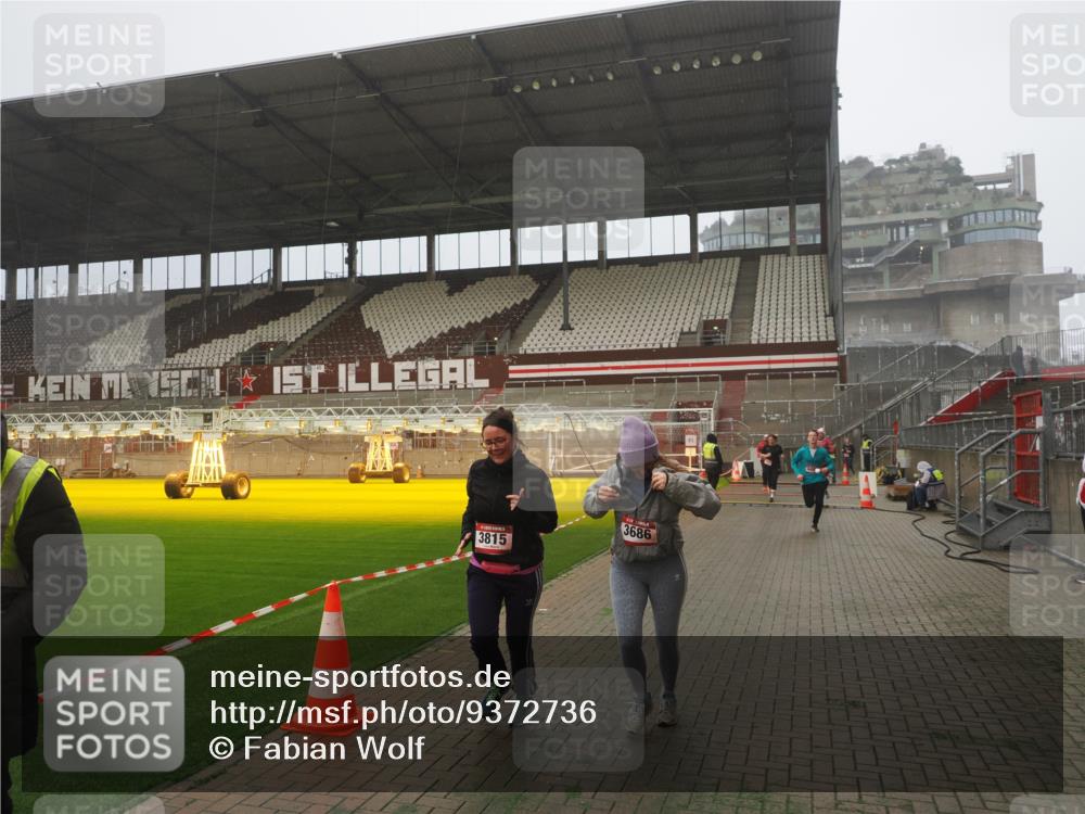 07.12.2025 - St. Pauli X-Mass-Run No. 15 Fabian Wolf http://msf.ph/oto/9372736 07.12.2025 10:11:17 Ziel 1969, 3354, 3815, 4499, 4525, 4661 meine-sportfotos.de