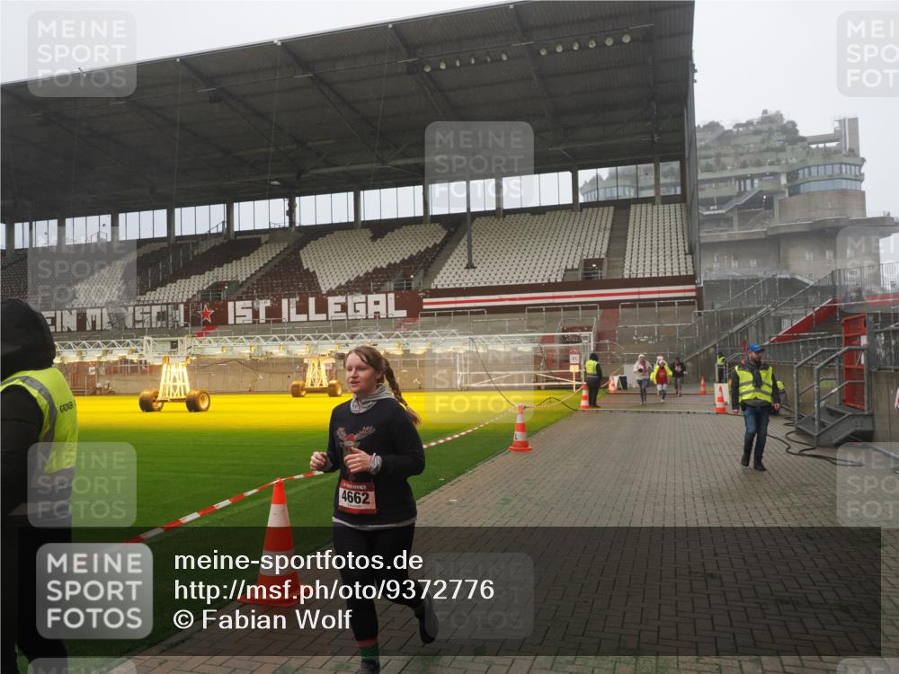 07.12.2025 - St. Pauli X-Mass-Run No. 15 Fabian Wolf http://msf.ph/oto/9372776 07.12.2025 10:11:32 Ziel 2909, 3085, 3354, 4499, 4525, 4659, 4661, 4662 meine-sportfotos.de