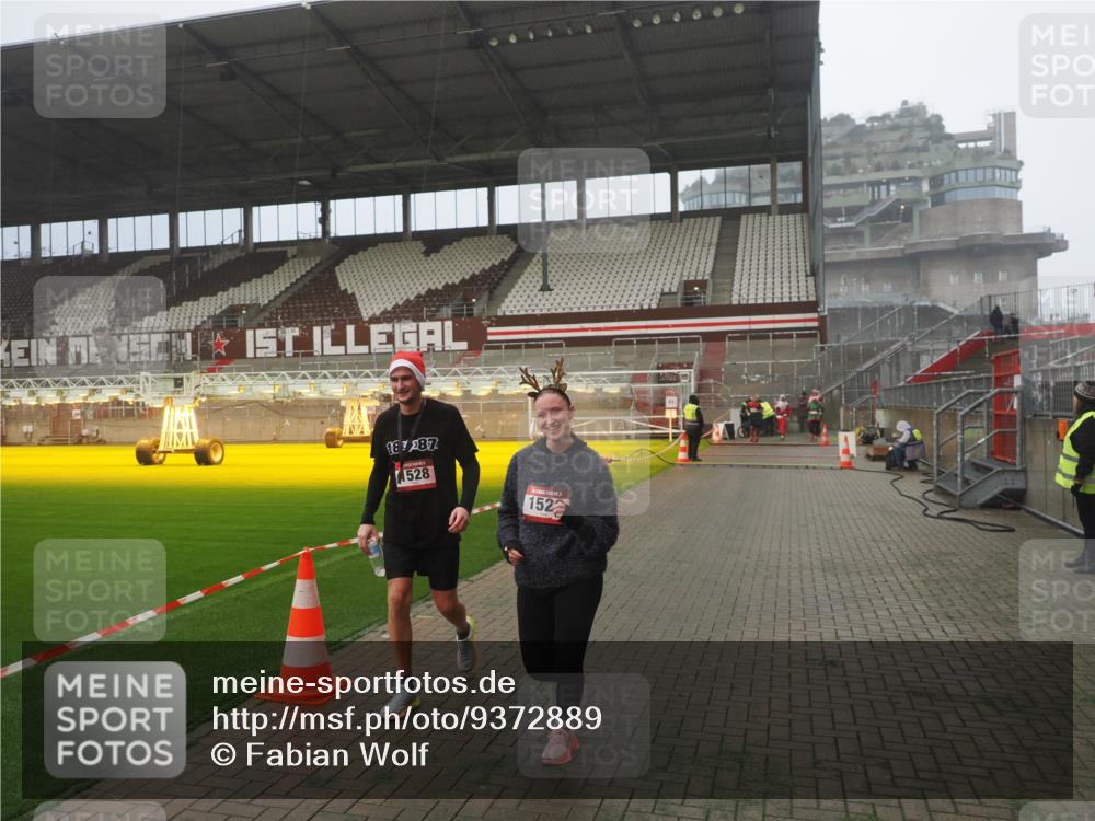 07.12.2025 - St. Pauli X-Mass-Run No. 15 Fabian Wolf http://msf.ph/oto/9372889 07.12.2025 10:12:13 Ziel 756, 1389, 1526, 1833, 2177, 3870, 4658 meine-sportfotos.de