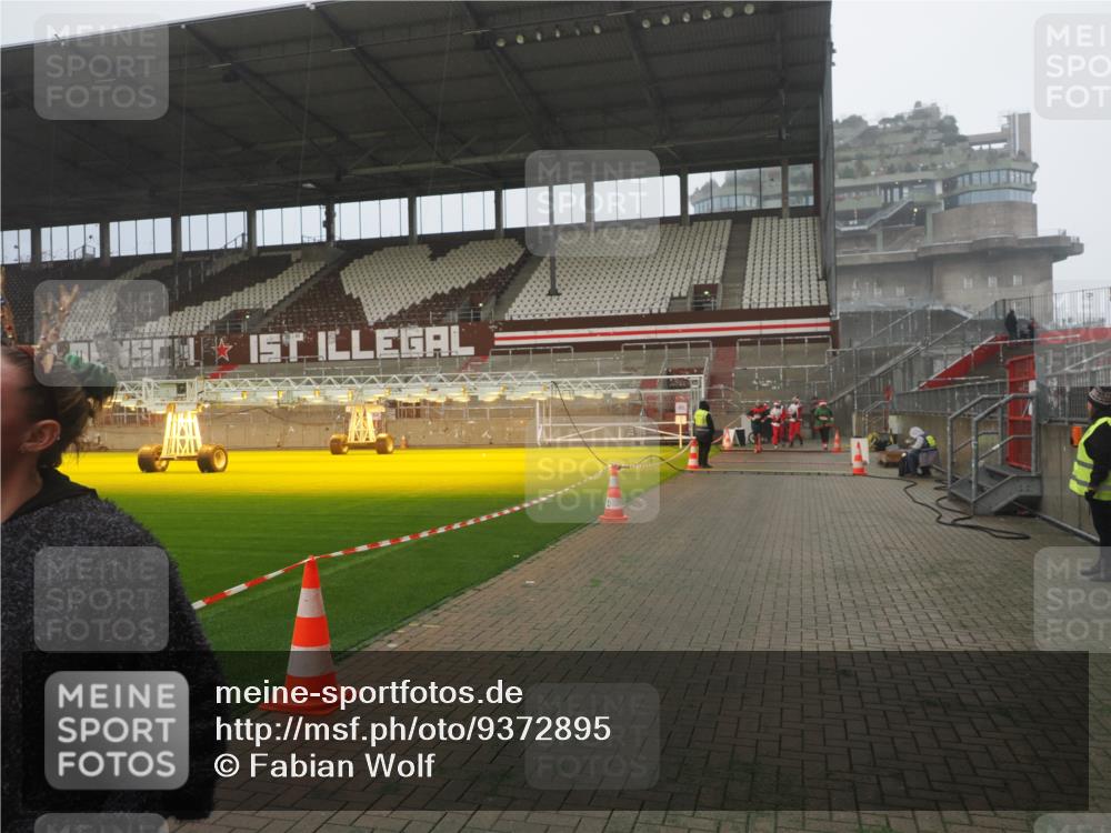 07.12.2025 - St. Pauli X-Mass-Run No. 15 Fabian Wolf http://msf.ph/oto/9372895 07.12.2025 10:12:14 Ziel 1389, 1526, 1833, 2177, 3870, 4658 meine-sportfotos.de