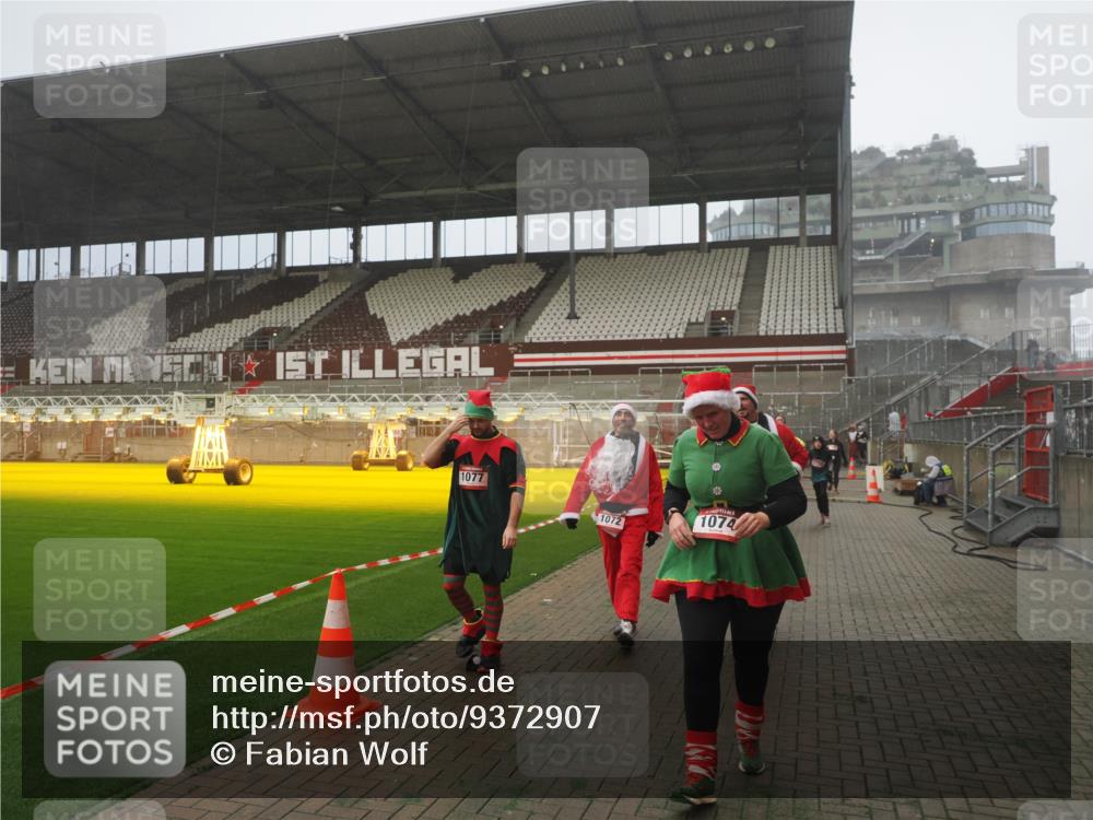 07.12.2025 - St. Pauli X-Mass-Run No. 15 Fabian Wolf http://msf.ph/oto/9372907 07.12.2025 10:12:29 Ziel 1070, 1072, 1074, 1077, 2758, 2760, 2770, 3585 meine-sportfotos.de