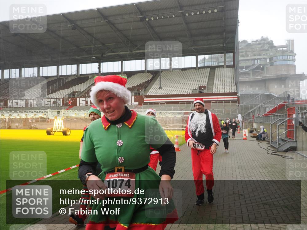 07.12.2025 - St. Pauli X-Mass-Run No. 15 Fabian Wolf http://msf.ph/oto/9372913 07.12.2025 10:12:31 Ziel 1070, 1072, 1074, 1077, 2758, 2760, 2770, 3585 meine-sportfotos.de