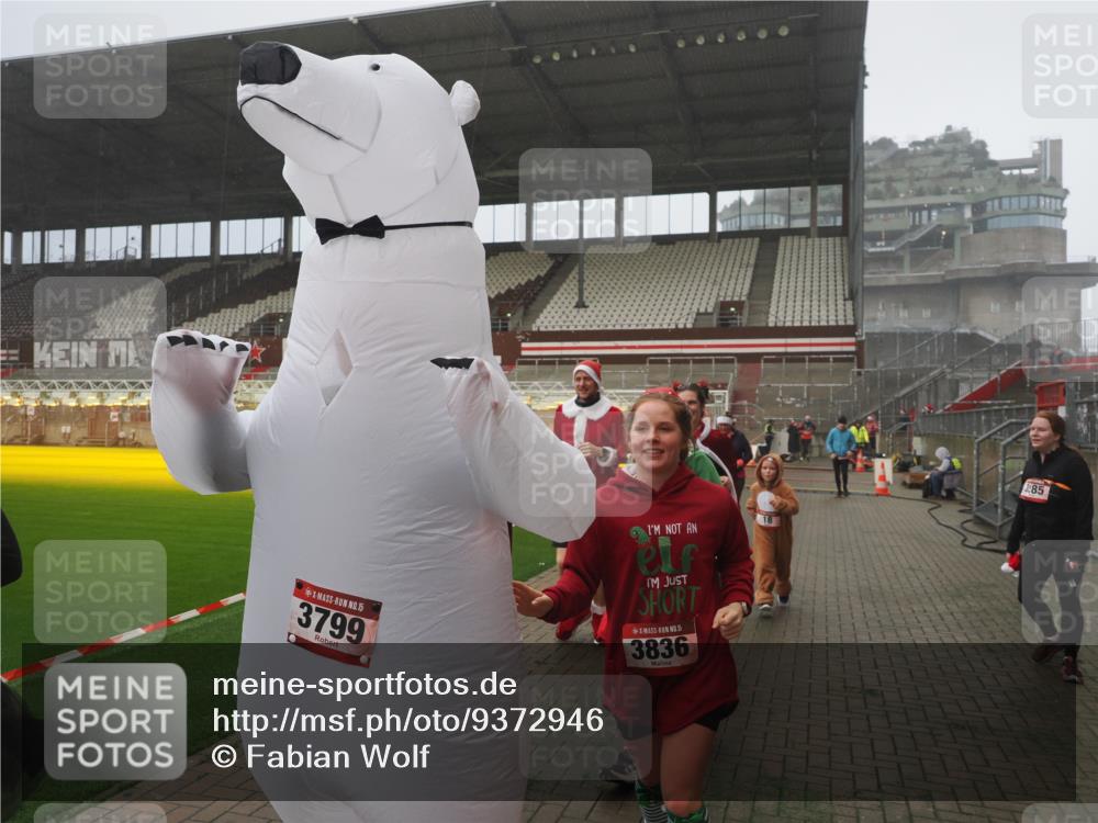 07.12.2025 - St. Pauli X-Mass-Run No. 15 Fabian Wolf http://msf.ph/oto/9372946 07.12.2025 10:12:47 Ziel 9, 18, 938, 2770, 3040, 3428, 3514, 3551, 3557, 3585, 3799, 3834, 3836 meine-sportfotos.de