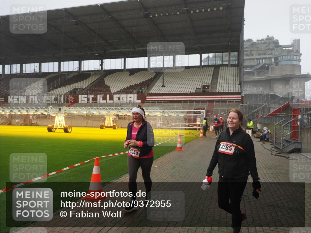 07.12.2025 - St. Pauli X-Mass-Run No. 15 Fabian Wolf http://msf.ph/oto/9372955 07.12.2025 10:12:50 Ziel 9, 18, 938, 2687, 3040, 3428, 3514, 3551, 3557, 3799, 3834, 3836 meine-sportfotos.de