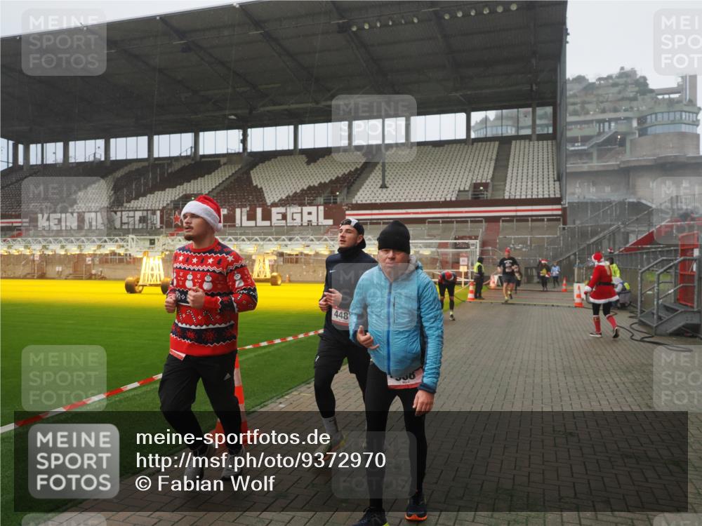07.12.2025 - St. Pauli X-Mass-Run No. 15 Fabian Wolf http://msf.ph/oto/9372970 07.12.2025 10:12:57 Ziel 9, 18, 80, 938, 1397, 2687, 3040, 3551, 3557, 4487 meine-sportfotos.de
