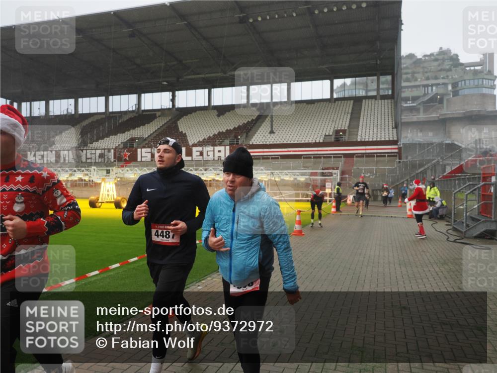 07.12.2025 - St. Pauli X-Mass-Run No. 15 Fabian Wolf http://msf.ph/oto/9372972 07.12.2025 10:12:57 Ziel 9, 18, 80, 938, 1397, 2687, 3040, 3551, 3557, 4487 meine-sportfotos.de