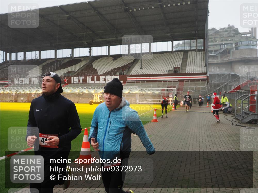 07.12.2025 - St. Pauli X-Mass-Run No. 15 Fabian Wolf http://msf.ph/oto/9372973 07.12.2025 10:12:57 Ziel 9, 18, 80, 938, 1397, 2687, 3040, 3551, 3557, 4487 meine-sportfotos.de
