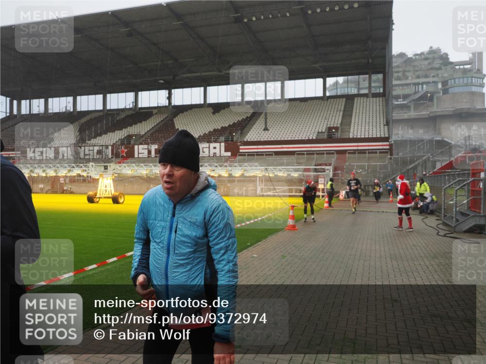 07.12.2025 - St. Pauli X-Mass-Run No. 15 Fabian Wolf http://msf.ph/oto/9372974 07.12.2025 10:12:58 Ziel 9, 18, 80, 938, 1397, 2687, 2712, 3040, 4487 meine-sportfotos.de