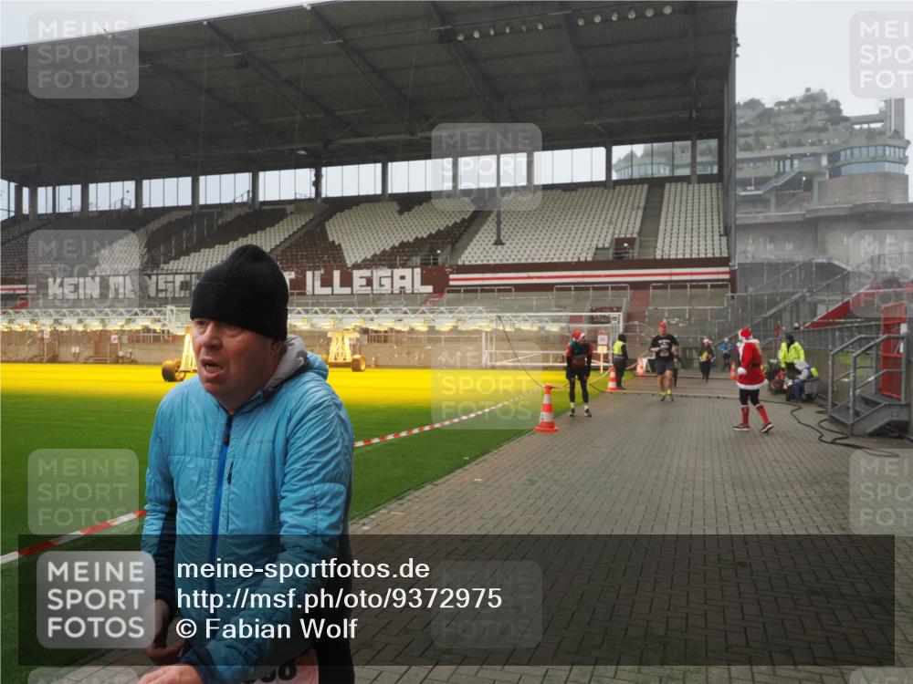 07.12.2025 - St. Pauli X-Mass-Run No. 15 Fabian Wolf http://msf.ph/oto/9372975 07.12.2025 10:12:58 Ziel 9, 18, 80, 938, 1397, 2687, 2712, 3040, 4487 meine-sportfotos.de