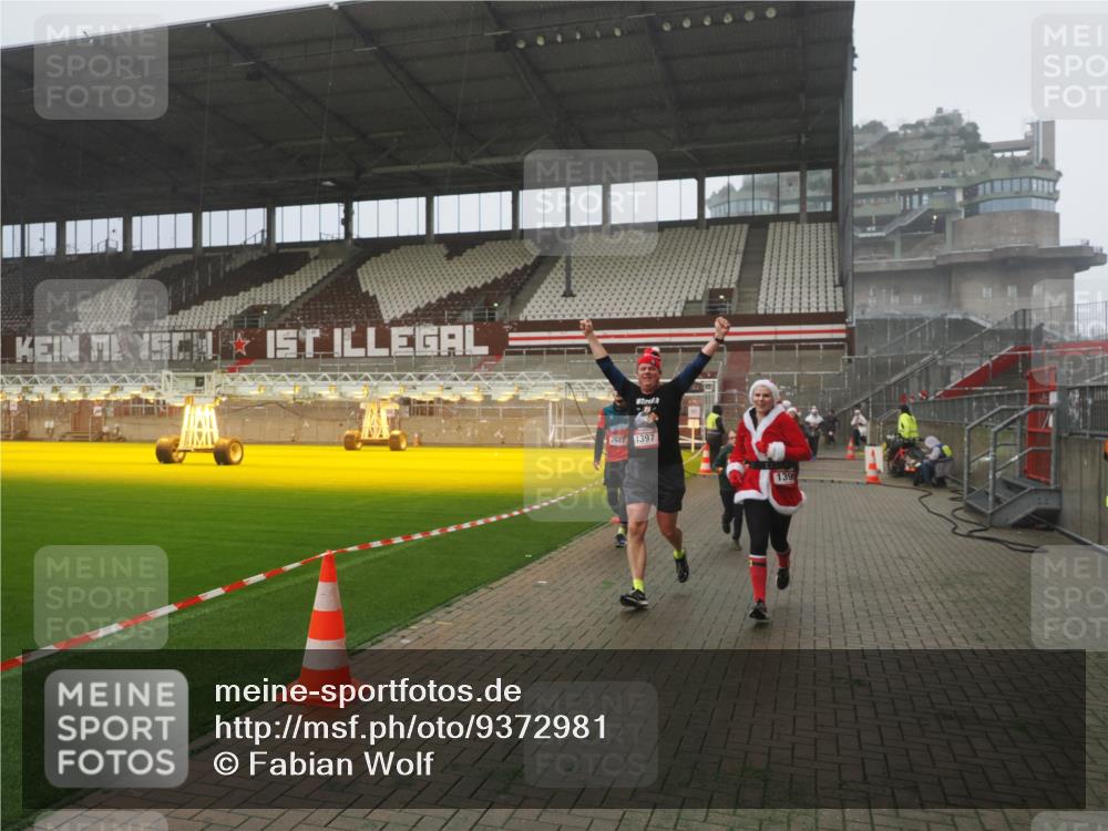 07.12.2025 - St. Pauli X-Mass-Run No. 15 Fabian Wolf http://msf.ph/oto/9372981 07.12.2025 10:13:02 Ziel 80, 938, 1397, 1733, 2687, 2711, 2712, 4487 meine-sportfotos.de