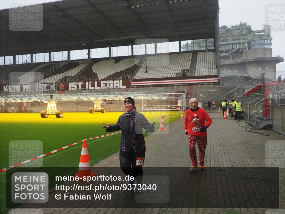 07.12.2025 - St. Pauli X-Mass-Run No. 15 Fabian Wolf http://msf.ph/oto/9373040 07.12.2025 10:13:23 Ziel 1044, 1062, 1126, 1220, 3588, 3589, 4081, 4082, 4083, 4664 meine-sportfotos.de