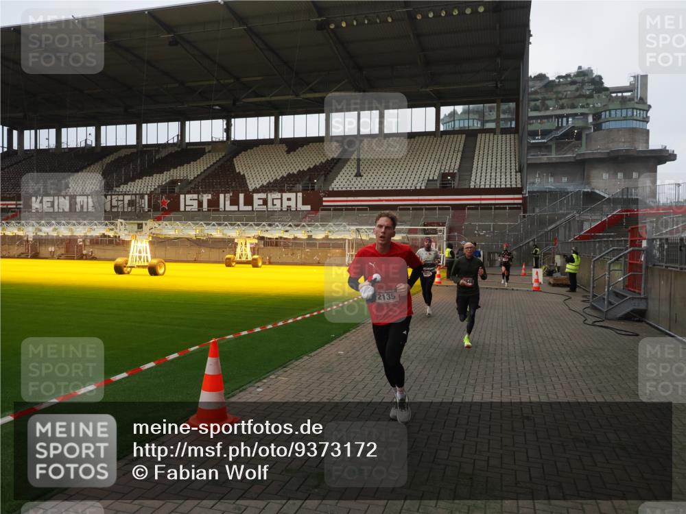07.12.2025 - St. Pauli X-Mass-Run No. 15 Fabian Wolf http://msf.ph/oto/9373172 07.12.2025 09:51:16 Ziel 13, 615, 1258, 2135, 2646, 3110, 4273 meine-sportfotos.de