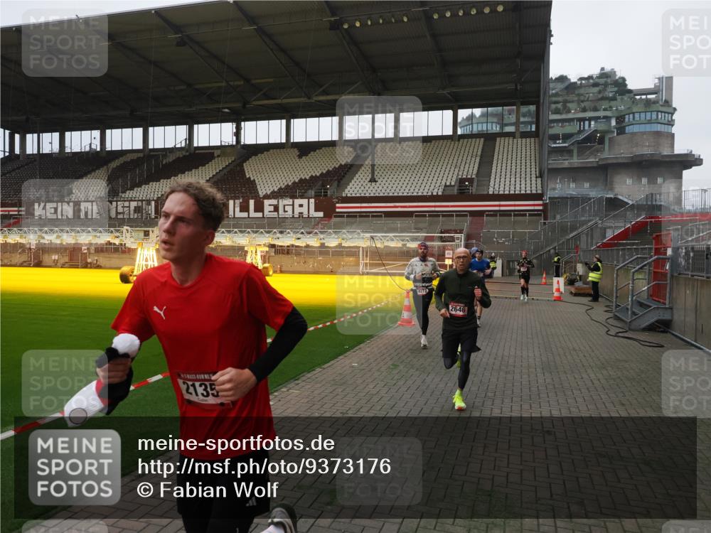07.12.2025 - St. Pauli X-Mass-Run No. 15 Fabian Wolf http://msf.ph/oto/9373176 07.12.2025 09:51:17 Ziel 13, 615, 1258, 2030, 2135, 2646, 3110, 4273 meine-sportfotos.de