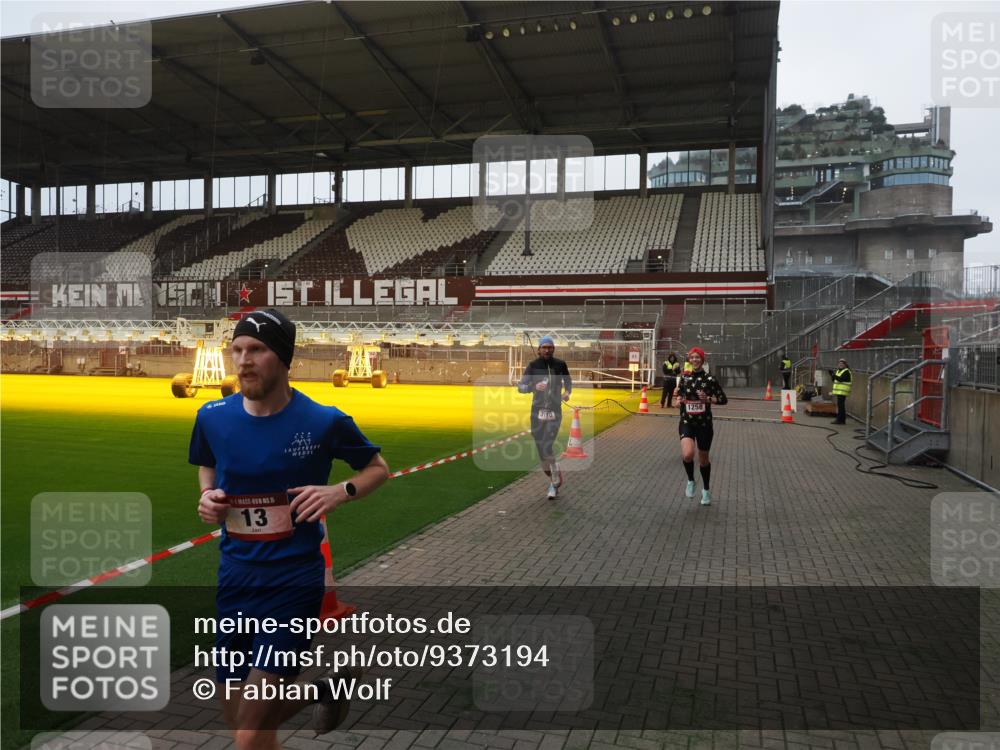 07.12.2025 - St. Pauli X-Mass-Run No. 15 Fabian Wolf http://msf.ph/oto/9373194 07.12.2025 09:51:20 Ziel 13, 1258, 2030, 2135, 2646, 3110, 4273 meine-sportfotos.de