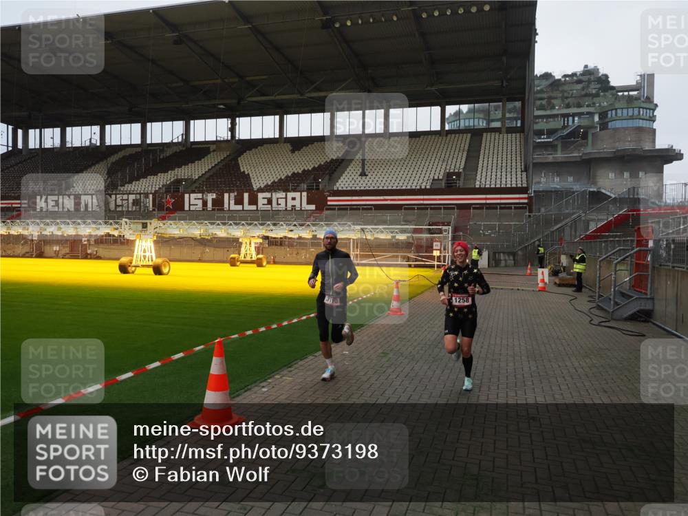 07.12.2025 - St. Pauli X-Mass-Run No. 15 Fabian Wolf http://msf.ph/oto/9373198 07.12.2025 09:51:20 Ziel 13, 1258, 2030, 2135, 2646, 3110, 4273 meine-sportfotos.de