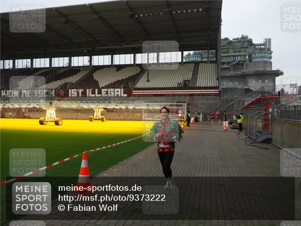 07.12.2025 - St. Pauli X-Mass-Run No. 15 Fabian Wolf http://msf.ph/oto/9373222 07.12.2025 09:51:36 Ziel 1117, 1258, 1893, 2030, 3110 meine-sportfotos.de