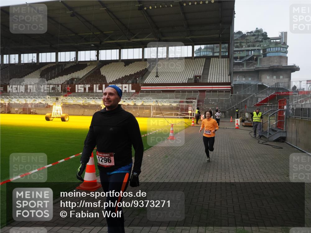 07.12.2025 - St. Pauli X-Mass-Run No. 15 Fabian Wolf http://msf.ph/oto/9373271 07.12.2025 09:52:27 Ziel 154, 195, 1296, 2034 meine-sportfotos.de