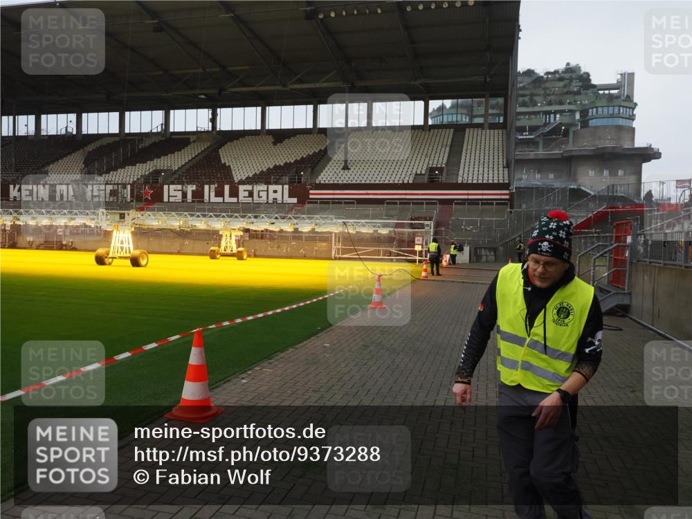 07.12.2025 - St. Pauli X-Mass-Run No. 15 Fabian Wolf http://msf.ph/oto/9373288 07.12.2025 09:52:35 Ziel 154, 195, 1052, 1296, 2034 meine-sportfotos.de