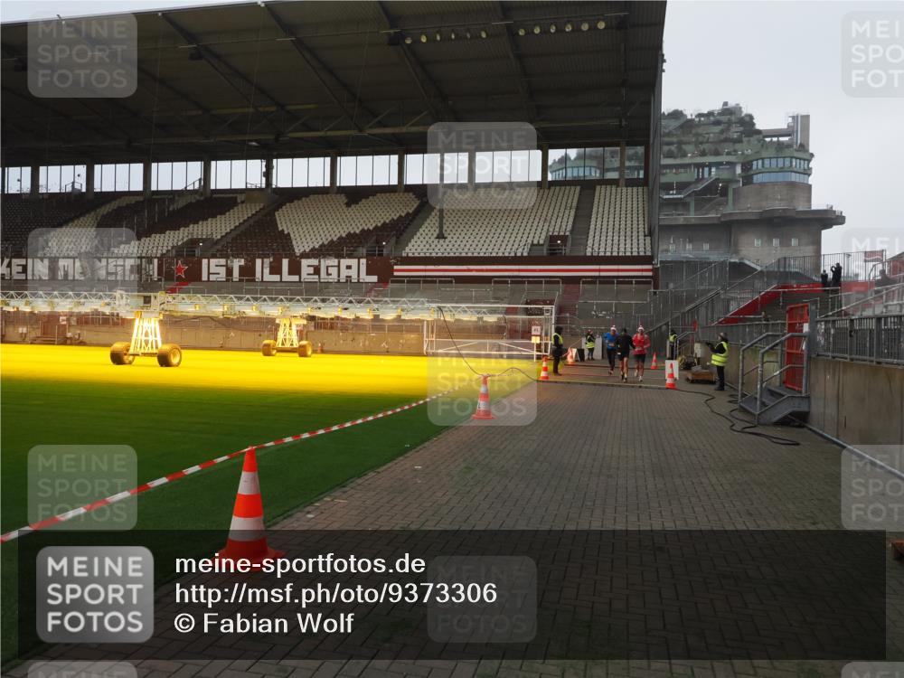 07.12.2025 - St. Pauli X-Mass-Run No. 15 Fabian Wolf http://msf.ph/oto/9373306 07.12.2025 09:52:55 Ziel 937, 1241, 1874 meine-sportfotos.de