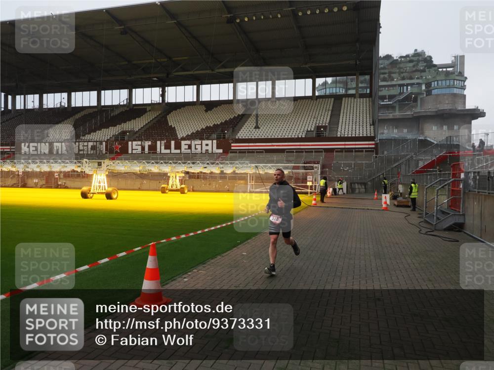 07.12.2025 - St. Pauli X-Mass-Run No. 15 Fabian Wolf http://msf.ph/oto/9373331 07.12.2025 09:53:08 Ziel 518, 937, 1874 meine-sportfotos.de