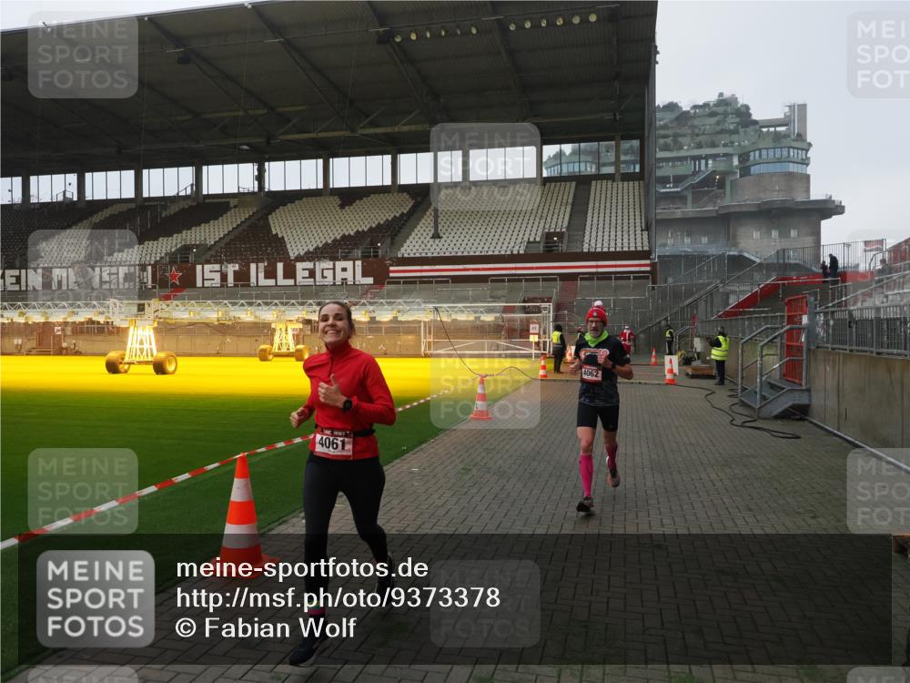 07.12.2025 - St. Pauli X-Mass-Run No. 15 Fabian Wolf http://msf.ph/oto/9373378 07.12.2025 09:53:48 Ziel 96, 115, 4050, 4061, 4062 meine-sportfotos.de