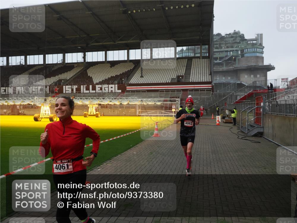 07.12.2025 - St. Pauli X-Mass-Run No. 15 Fabian Wolf http://msf.ph/oto/9373380 07.12.2025 09:53:48 Ziel 96, 115, 4050, 4061, 4062 meine-sportfotos.de
