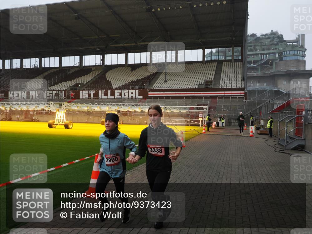 07.12.2025 - St. Pauli X-Mass-Run No. 15 Fabian Wolf http://msf.ph/oto/9373423 07.12.2025 09:54:13 Ziel 1375, 2651, 2900, 3338 meine-sportfotos.de