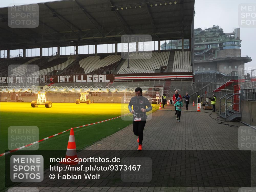 07.12.2025 - St. Pauli X-Mass-Run No. 15 Fabian Wolf http://msf.ph/oto/9373467 07.12.2025 09:54:43 Ziel 1649, 1655, 1722, 2133, 2209, 2703, 3310 meine-sportfotos.de